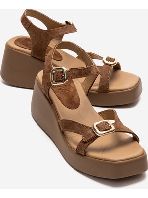 Luvi Kalıa Toprak Süet Hakiki Deri Tokalı Kadın Dolgu Topuklu Sandalet