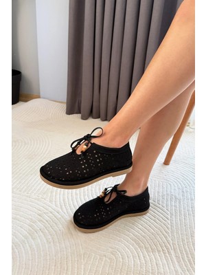 Preshley Kadın Geoo Siyah Hakiki Deri Bağcık Detaylı Geometrik Delikli Babet