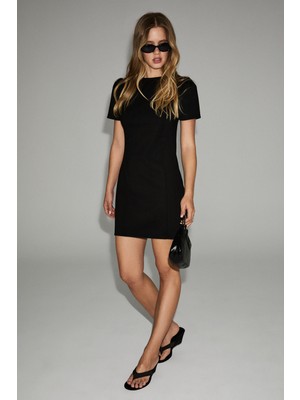 Grimelange Hemlus Kadın Yumuşak ve Esnek Kumaşlı Kısa Kollu Mini Siyah Elbise