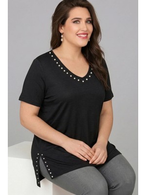 Curvy Trend Büyük Beden Yaka ve Etek Inci Işlemeli V Yaka Kısa Kol Yan Yırtmaçlı Bluz