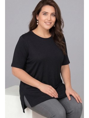 Curvy Trend Büyük Beden Bisiklet Yaka Kısa Kol Yan Yırtmaçlı Bluz