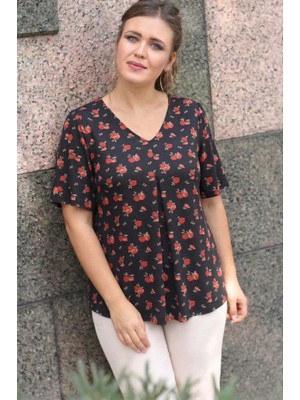 Curvy Trend Büyük Beden Gül Desenli V Yaka Önü Pliseli Kısa Kol Bluz