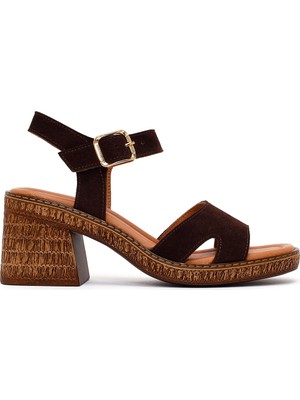 Derimod Kadın Kahverengi Bilekten Tokalı Kalın Topuklu Süet Deri Sandalet 26SFD362210