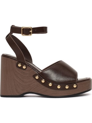 Derimod Kadın Kahverengi Bilekten Tokalı Dolgu Topuklu Sandalet 26SFE499618