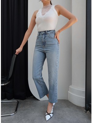 Esra Helvacı Straight Paça Kesik Jean