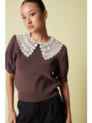 Nisan Triko Yaka Detaylı Triko Kazak