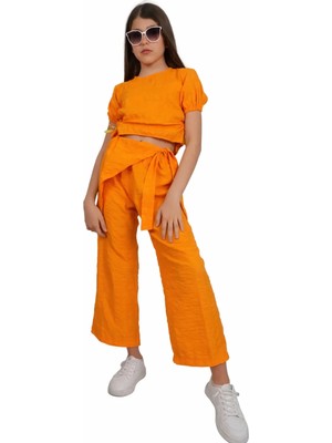 İrem Çocuk Giyim Kız Çocuk Tişörtün Yanları Büzgülü Kısa(Crop) Model Pantolonu Detaylı Turuncu Renk İkili Takım
