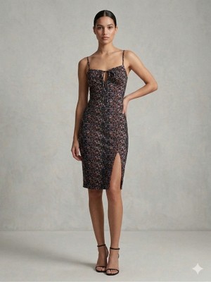 Şerice Ince Askılı, Yırtmaç Detaylı Zarif Elbise