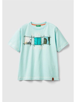 United Colors Of Benetton Erkek Çocuk Su Yeşili Önü ve Arkası Baskı Detaylı Etek Ucu Logolu Tişört