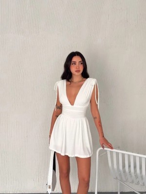 Marsilyan- Derin V Yaka Etek Görünümlü Şortlu Elbise Drapeli Mini Yazlık - Beyaz