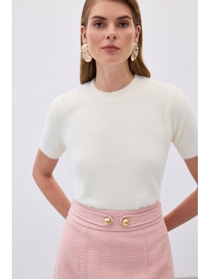 Sateen Ekru Sakallı Dokulu Kısa Kol Kadın Triko – Yumuşak Dokulu, Zamansız Şıklık