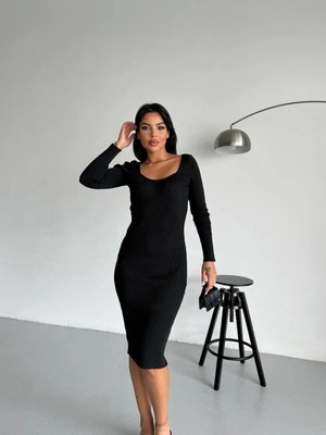 Triko Dokulu Uzun Kollu Vücuda Oturan Midi Elbise-Siyah