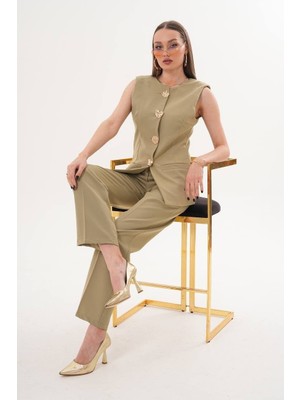 Gold Düğme Detaylı Yelek Pantolon Takım – Şık ve Modern Kadın Kombin