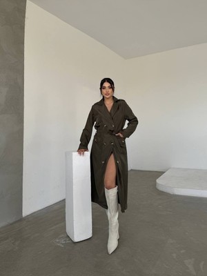 Kuşaklı Uzun Haki Trençkot – Düğmeli, Yırtmaç Detaylı