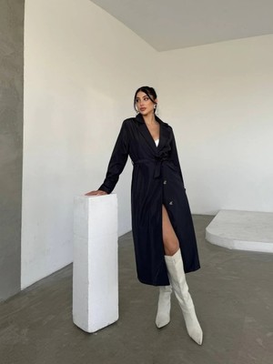 Kuşaklı Uzun Lacivert Trençkot – Düğmeli, Yırtmaç Detaylı