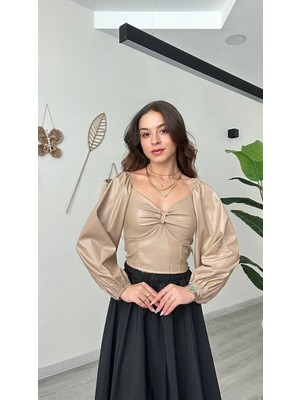 Şık ve Çarpıcı Deri Görünümlü Büzgü Detaylı Bluz