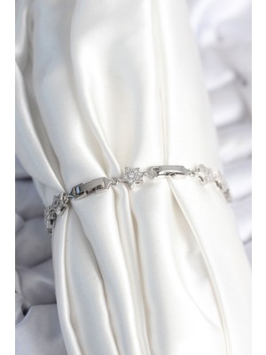 Oska Global Pirinç Gümüş Renk Yıldız Model Kadın Bileklik - Lisinya