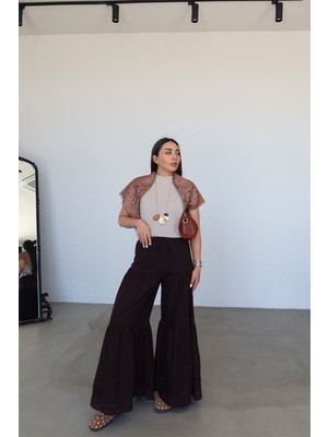 Özge Özgenç Paçası Güpür Detaylı Geniş Kalıp Pantolon