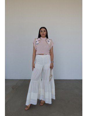 Özge Özgenç Paçası Güpür Detaylı Geniş Kalıp Pantolon