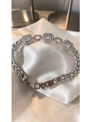Xuping Jewelry Kararmama Garantili Gümüş Rengi Baget Taşlı Bileklik