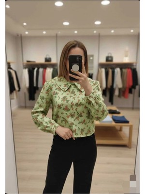 Azram Fashion Kadın Çiçek Detaylı Crop Gömlek