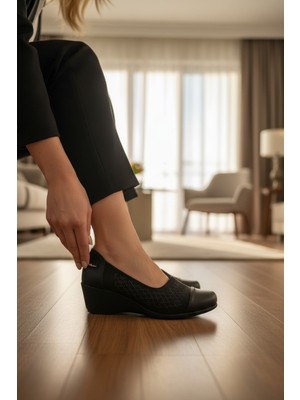 Enoch Büyük Numara Kadın Siyah Lazer Kesim Nokta Desenli Alçak Dolgu Topuklu Klasik Ayakkabı