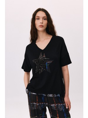 Daido Kadın V Yaka Pul Detaylı ve Desenli Kısa Kol T-Shirt 6235 Siyah