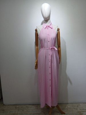 Gizelia Yaz Esintisi: Halter Yaka Düğmeli ve Kuşaklı Maxi Elbise - Pembe