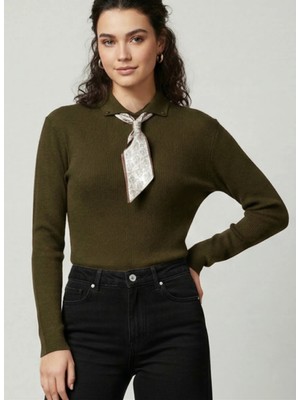 Yeşil Fularlı Yaka Kazak