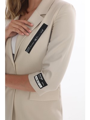 White Diamond Kadın Iki Düğmeli Yakası Detaylı Blazer Ceket