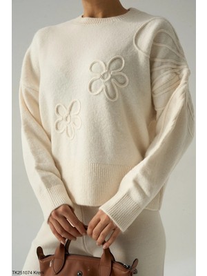 Qu Style Çiçek Desenli Beyaz Bayan Kazak