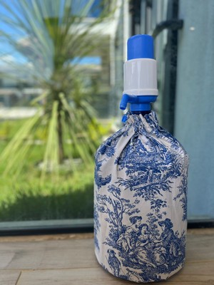 Tua Home Damacana Kılıfı Ingiliz Köylüsü Desen %100 Pamuk Duck 19 Litre – Şık ve Dayanıklı Su Sebili Örtüsü