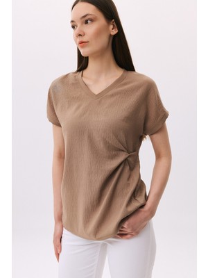 Daido Kadın V Yaka Taş Detaylı Kısa Kollu Bluz 6259 Vizon