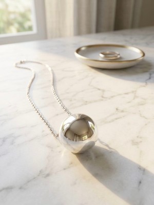 Meneva Aksesuar Küre Figürlü Silver Gümüş Renk Modern Çelik Kolye