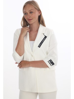 White Diamond Kadın Iki Düğmeli Yakası Detaylı Blazer Ceket