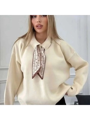 Ekru Fularlı Yaka Kazak