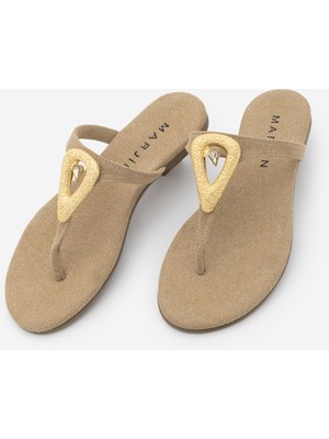 Marjin Kadın Ince Bantlı Parmak Arası Altın Metal Tokalı Taşlı Günlük Terlik Rolin Bej Süet