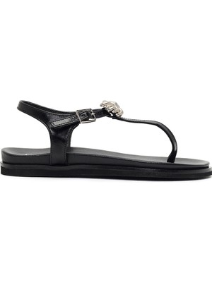 Derimod Kadın Siyah Tokalı Parmak Arası Deri Sandalet 26SFD204316