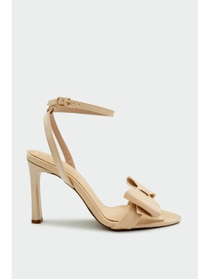 Laminta Wanbi Fiyonk Detaylı Kadın Ten Saten Topuklu Ayakkabı