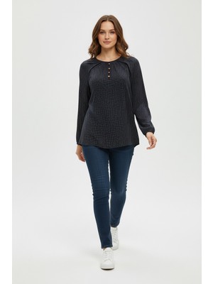 Ece Giyim Kadın Puantiyeli Bisiklet Yaka Kol Ağzı Lastikli Kapalı Düğme Detaylı Penye Bluz