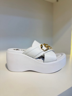 Venüs Dolgu Topuk Toka Detaylı Deri Kadın Terlik 2313122Y