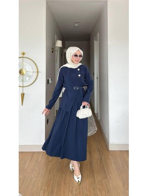 Esra Butik Lacivert Tensel Kumaş Kemer Detaylı Etekli Tesettür Takım – Düğme Aksesuarlı Şık Kadın Takım