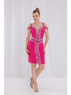 Bdm Exclusive Krep Kumaş Yapıştırma Taş Detaylı Omuz Dekolteli Kısa Abiye Elbise