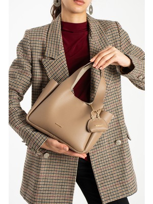 MEGA Büyük Boy Siyah Aksesuarlı Yumuşak Suni Deri Kadın Kol Çantası