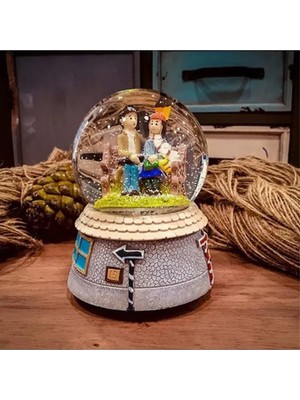 PremiumPort Büyük Boy Müzikli Işıklı Püskürtmeli Kar Küresi, Tatlı Tesadüf Keyfi