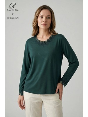 Ravencia Kadın Dantelli Yaka ve Kol Nakış Işlemeli Taşlı Yırtmaçlı Likralı Anne Penye Bluz