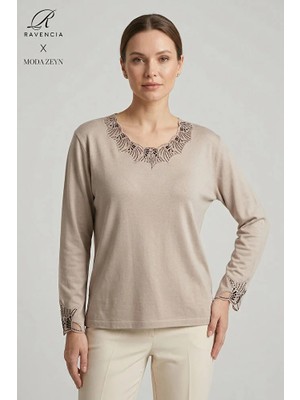Ravencia Kadın Dantelli Yaka ve Kol Nakış Işlemeli Taşlı Yırtmaçlı Likralı Anne Penye Bluz