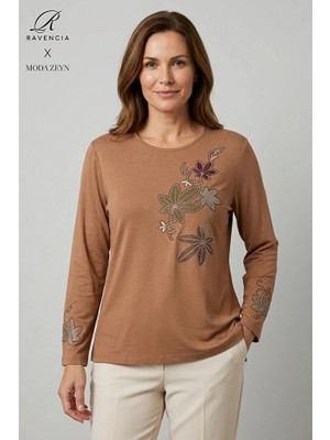 Ravencia Kadın Renkli Çiçek Yaprak Desenli Yaka ve Etek Taşlı Işlemeli Yırtmaçlı Likralı Anne Penye Bluz