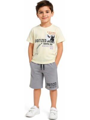 İrem Çocuk Giyim Erkek Çocuk Digitized Yazılı Resim Desenli Sarı Renk Keten Şortlu Takım