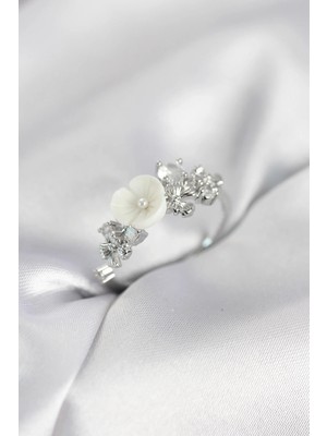 İlk El Grup Ietaks™ Gümüş Renk Pirinç Çiçek Model Zirkon Taşlı Kadın Yüzük